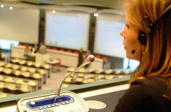 北京翻譯公司分享同聲傳譯翻譯技巧 同聲傳譯